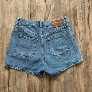 Levi’s mom shorts